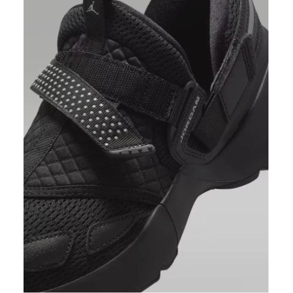 Кросівки жіночі Wmns Jordan Trunner Lx Triple HQ2164-001_image_8