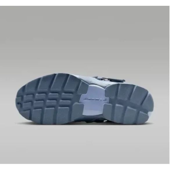 Женские кроссовки Wmns Jordan Trunner Lx Triple HQ2164-010_image_4