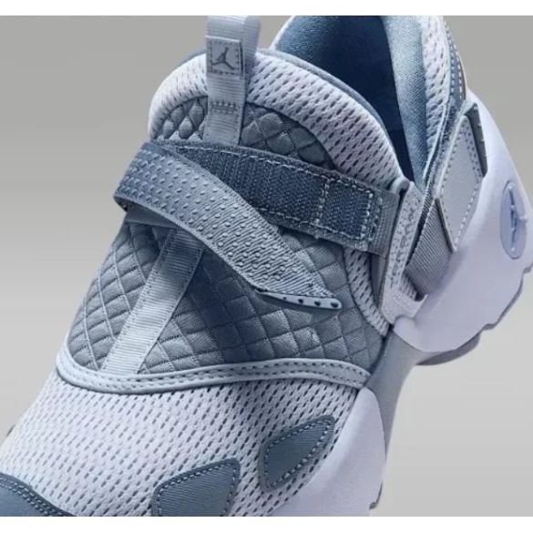 Женские кроссовки Wmns Jordan Trunner Lx Triple HQ2164-010_image_8