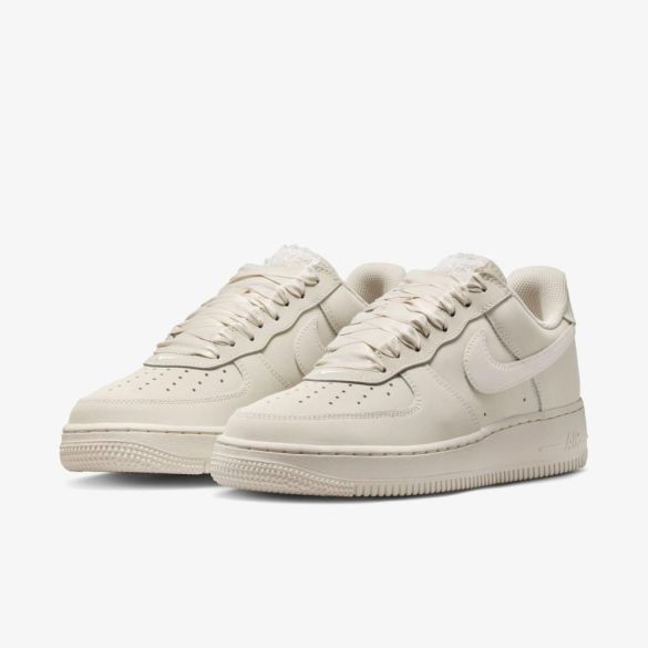 Женские кроссовки NIKE W AIR FORCE 1 RETRO PRM_image_5