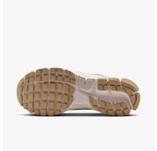Жіночі кросівки NIKE ZOOM VOMERO 5