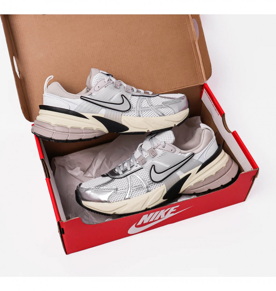 Чоловічі кросівки Nike V2K Run FD0736-001_image_4