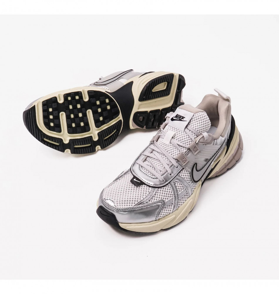 Чоловічі кросівки Nike V2K Run FD0736-001_image_6