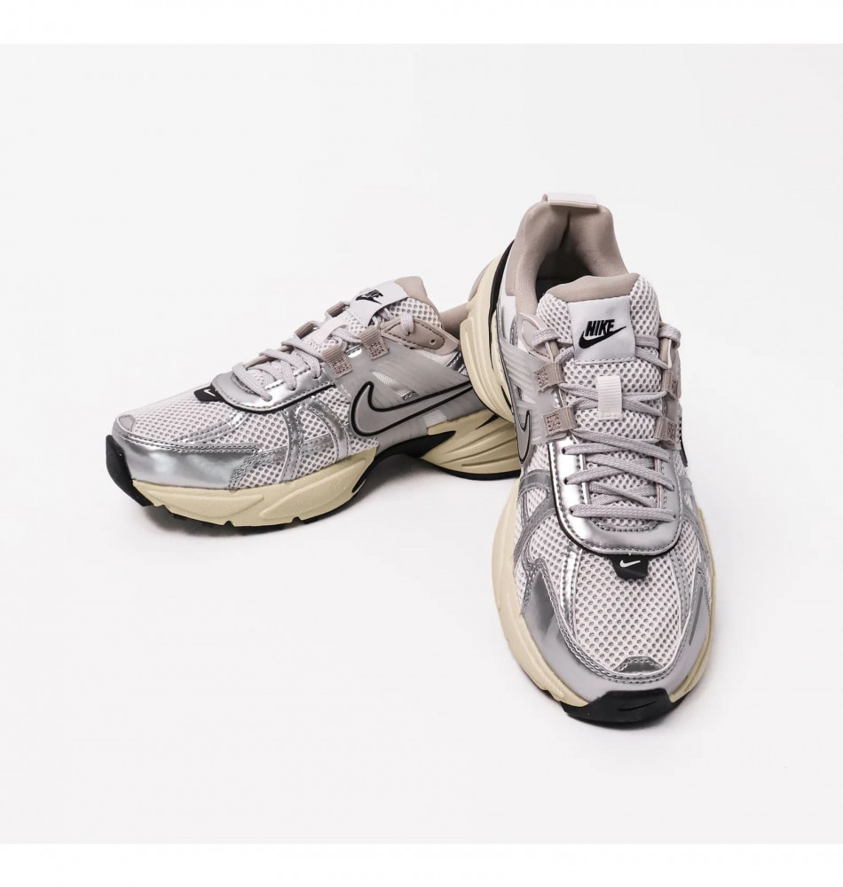 Чоловічі кросівки Nike V2K Run FD0736-001_image_5