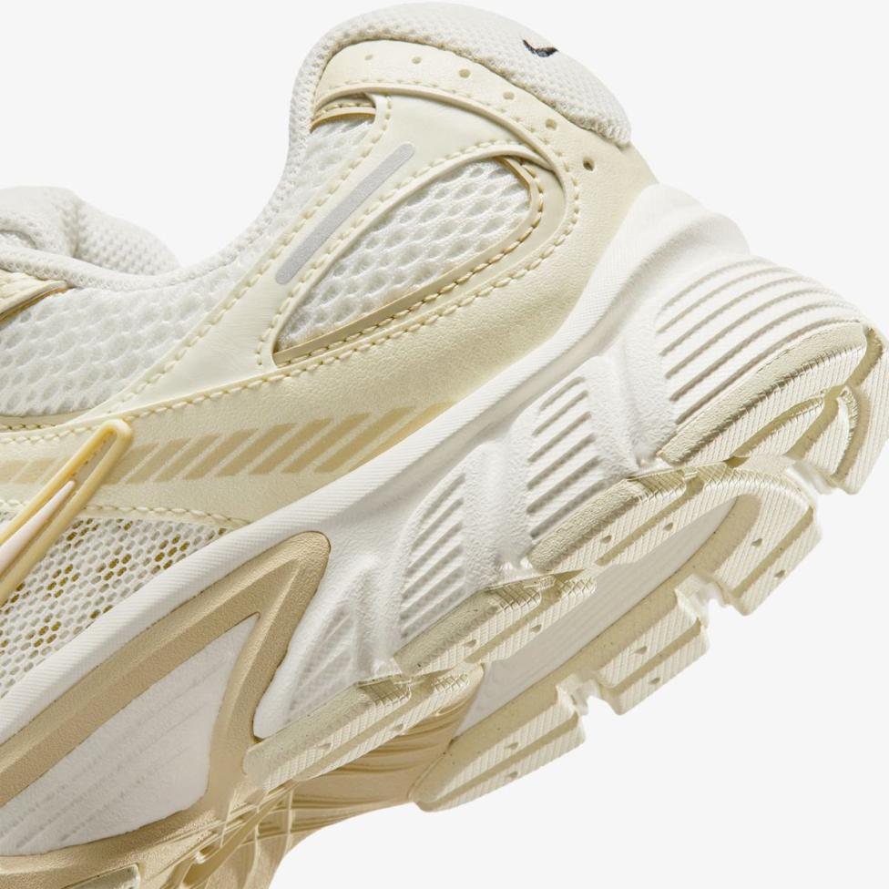 Жіночі кросівки NIKE W V5 RNR SE_image_8