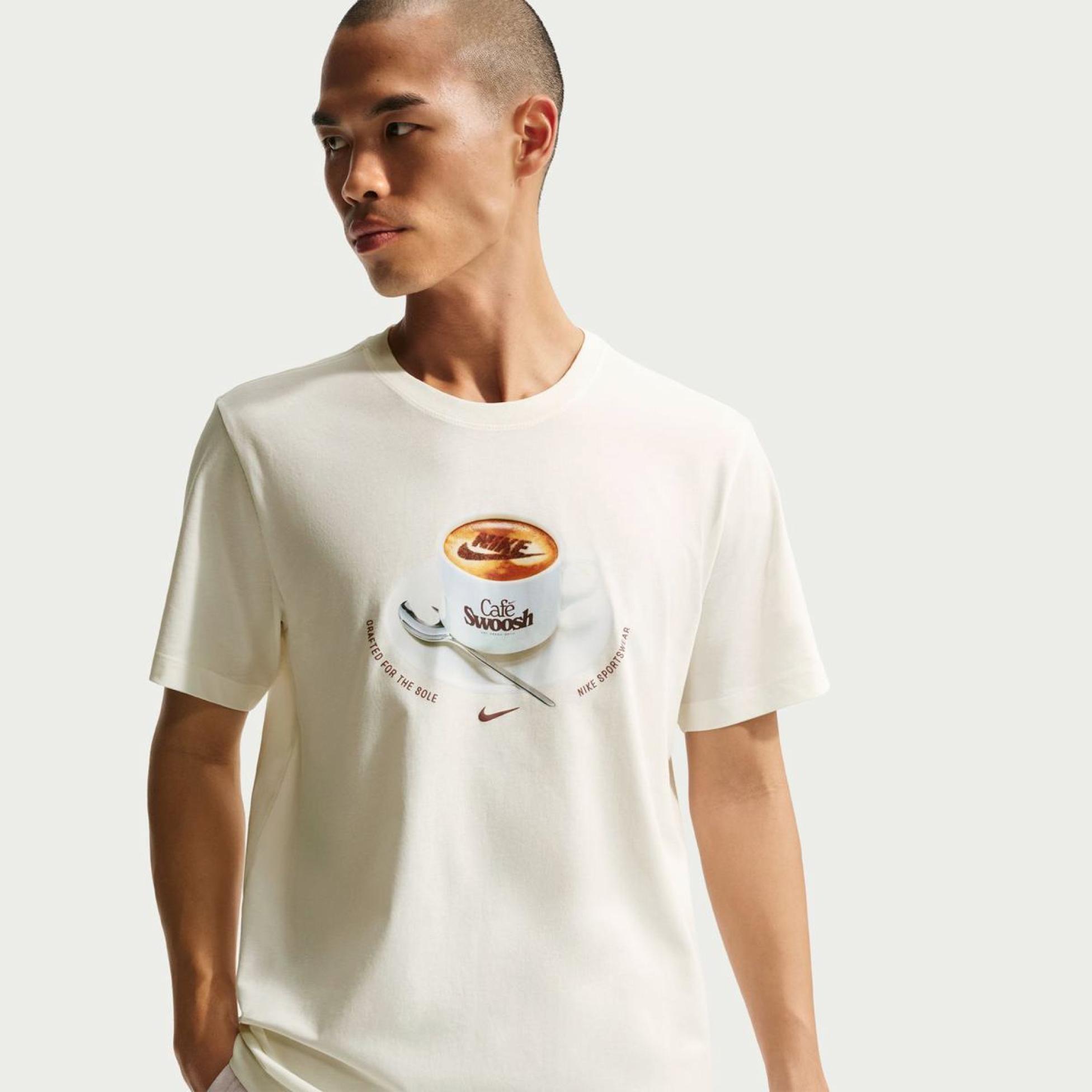 Чоловіча футболка NIKE U NSW TEE STD CAFE SWOOSH MUG