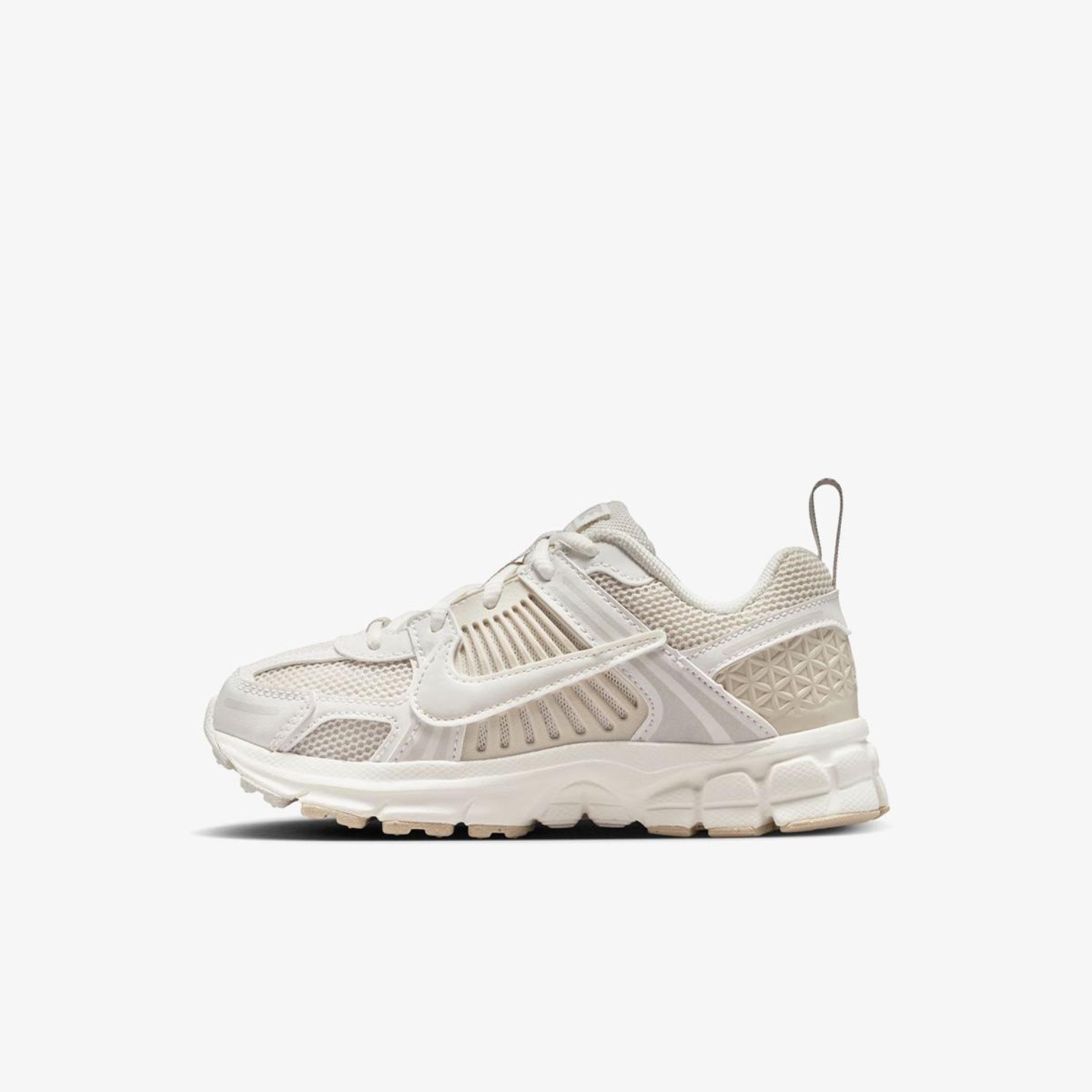 Дитячі кросівки NIKE VOMERO 5 LACE (PS)