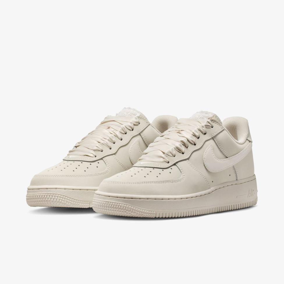 Жіночі кросівки NIKE W AIR FORCE 1 RETRO PRM_image_5