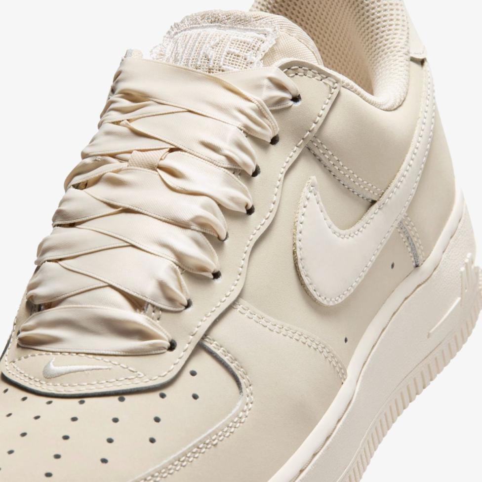 Жіночі кросівки NIKE W AIR FORCE 1 RETRO PRM_image_7
