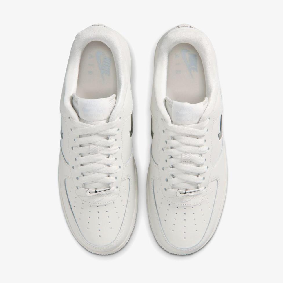 Жіночі кросівки NIKE WMNS AIR FORCE 1 '07_image_4