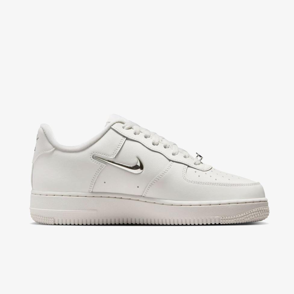 Жіночі кросівки NIKE WMNS AIR FORCE 1 '07_image_3