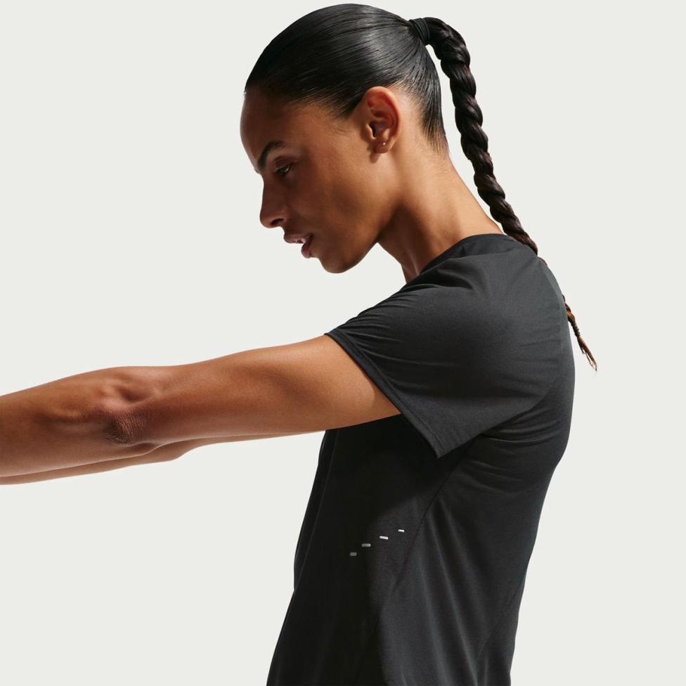 Жіноча футболка NIKE W NK SWFT NVLT BRTHE SS TOP