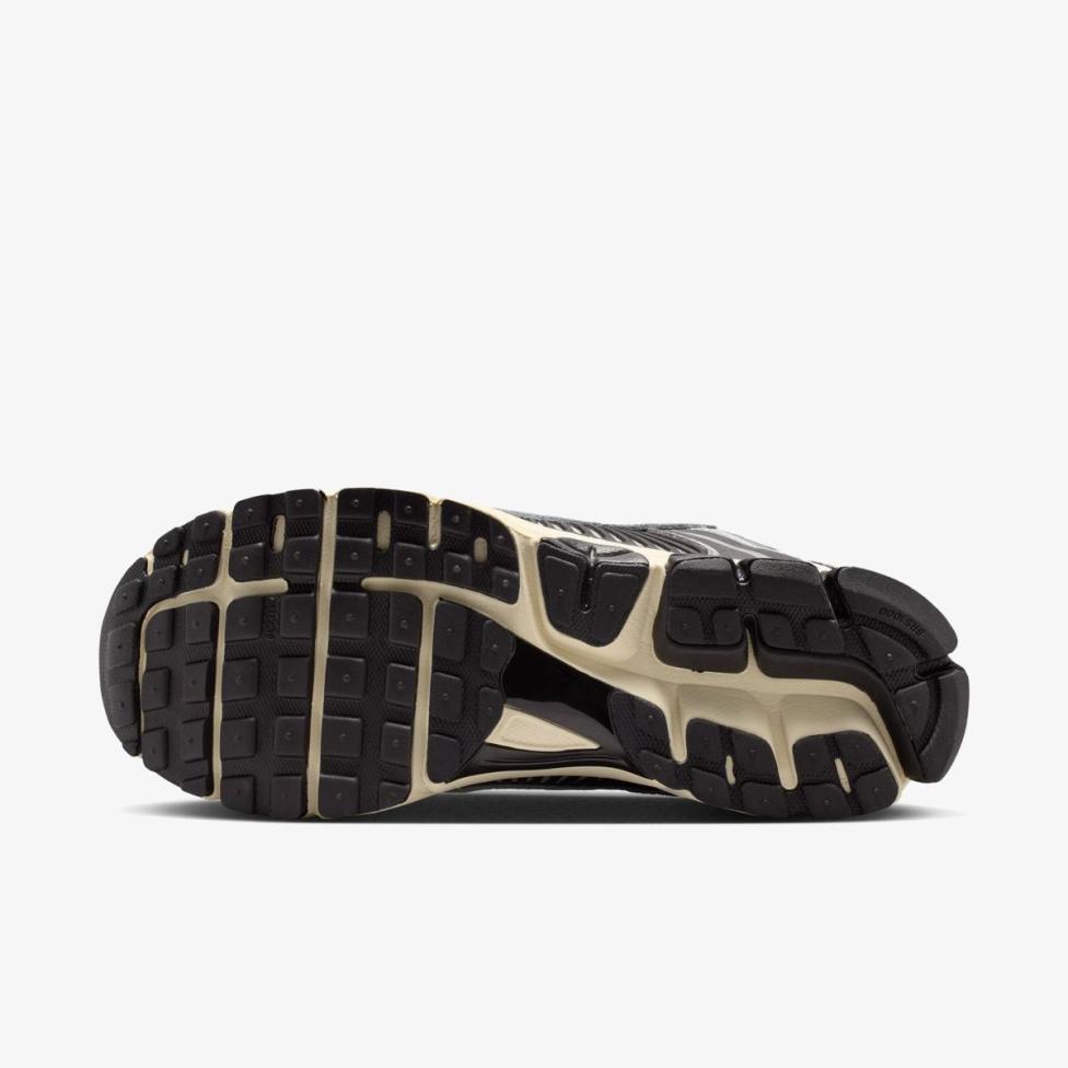 Чоловічі кросівки NIKE ZOOM VOMERO 5