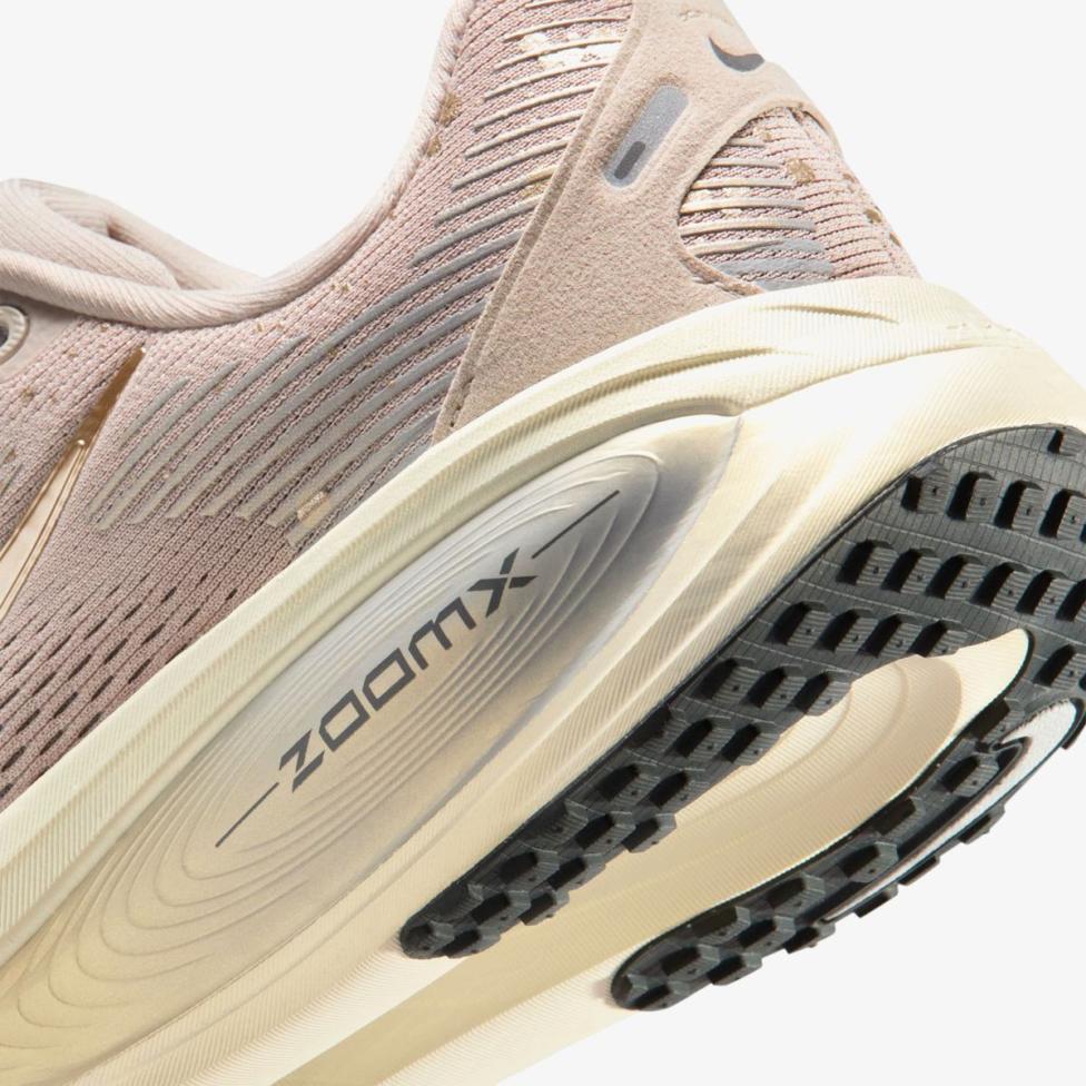 Жіночі кросівки NIKE W VOMERO 18 SE_image_7