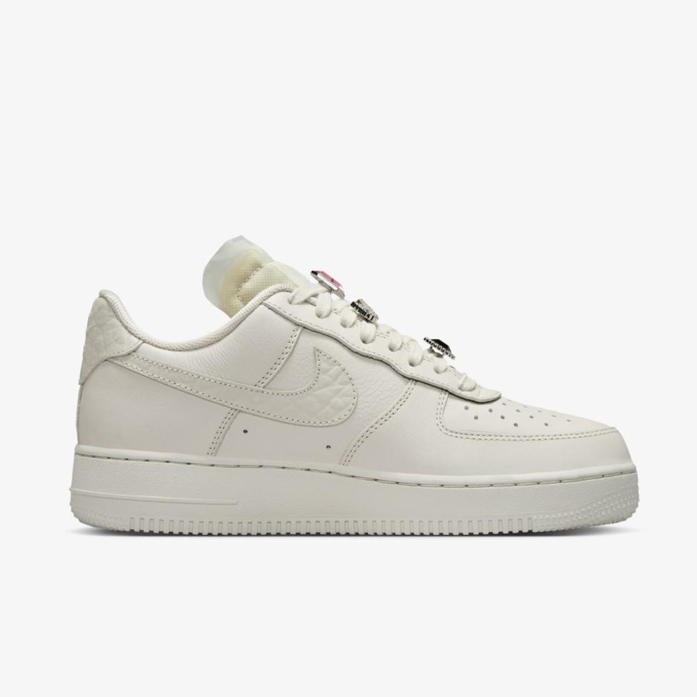 Жіночі кросівки NIKE WMNS AIR FORCE 1 LO PRM_image_3