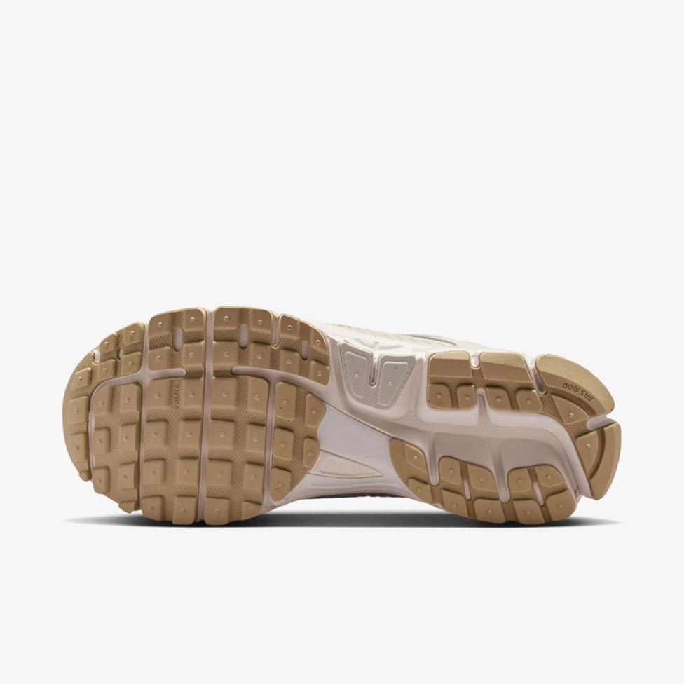 Жіночі кросівки NIKE ZOOM VOMERO 5