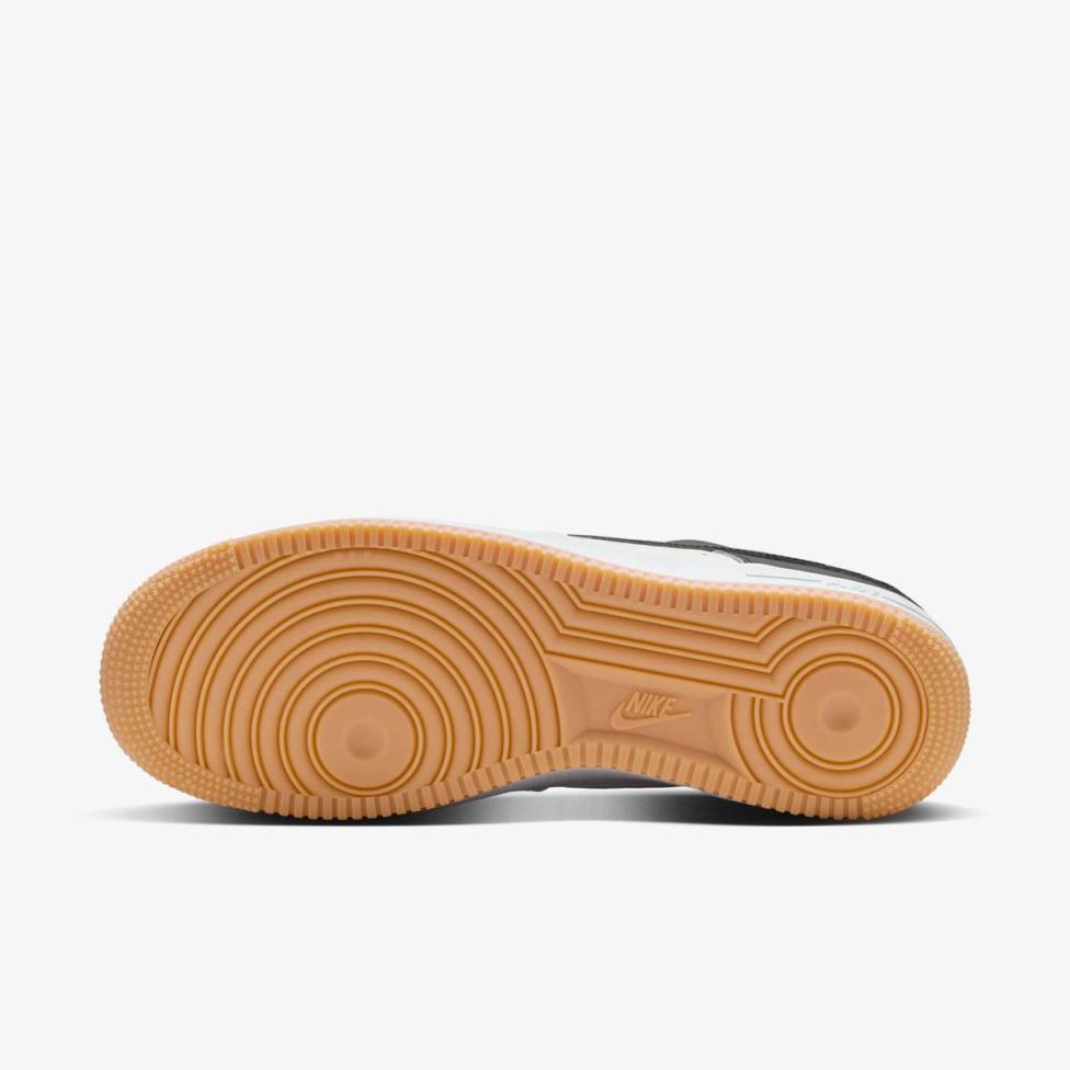 Чоловічі кросівки NIKE AIR FORCE 1 07 LV8
