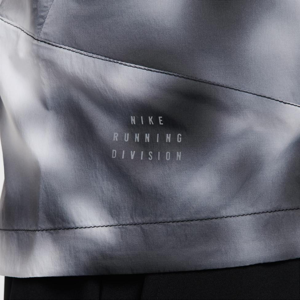 Чоловіча вітровка NIKE M NK UV RUN DIV AOP JKT_image_5