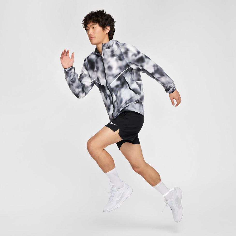 Чоловіча вітровка NIKE M NK UV RUN DIV AOP JKT_image_9