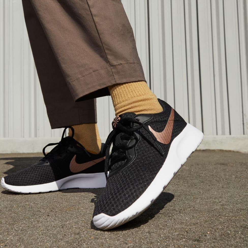 Жіночі кросівки NIKE WMNS TANJUN_image_10